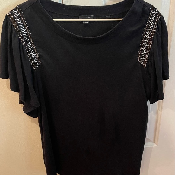 Ann Taylor sz m embroidered sleeve/flutter sleeve black top - Picture 1 of 3
